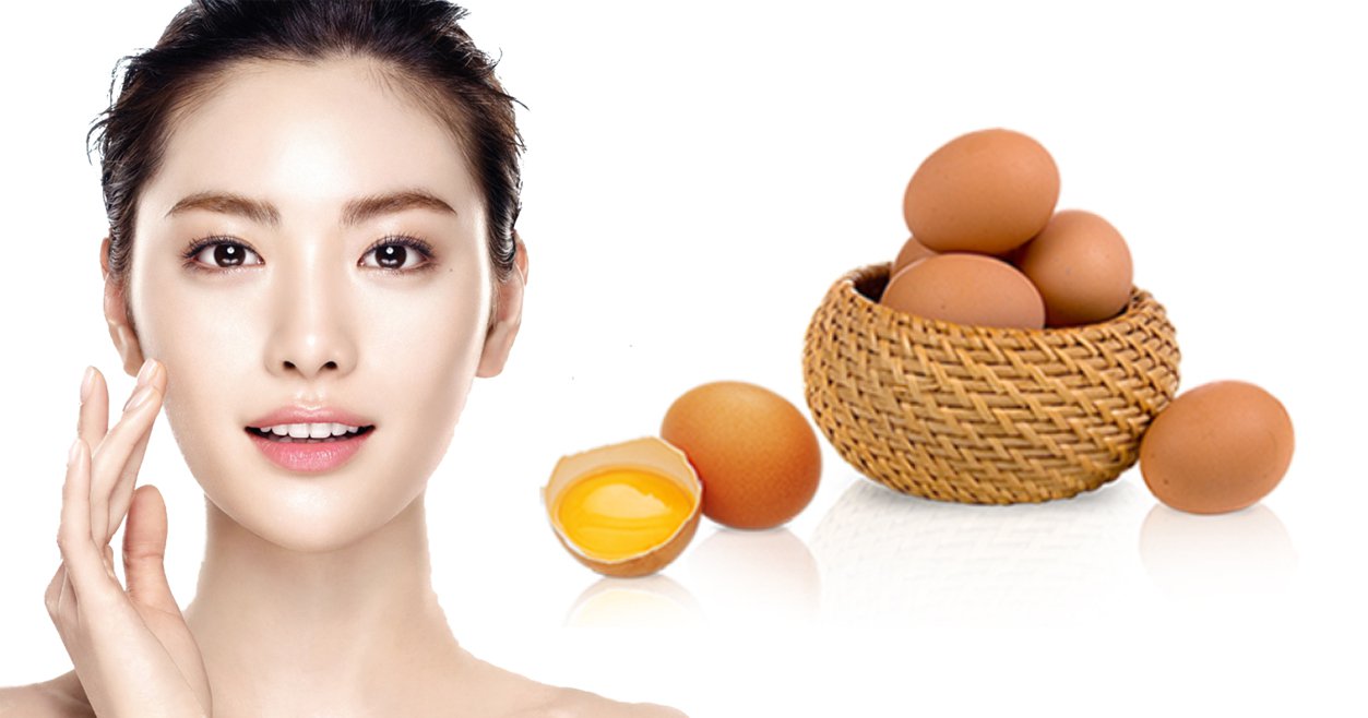 Trứng gà giàu protein và vitamin E, giúp làm sạch và tái tạo da